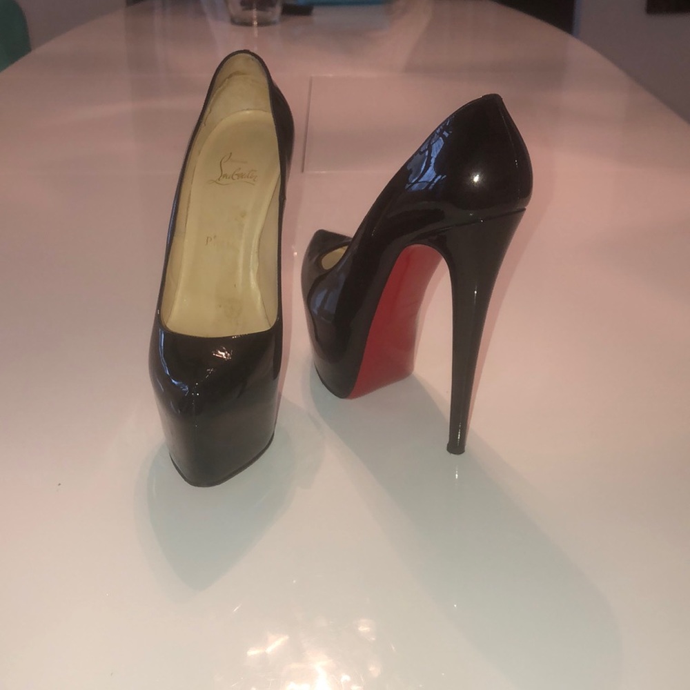 christian louboutin black shoe